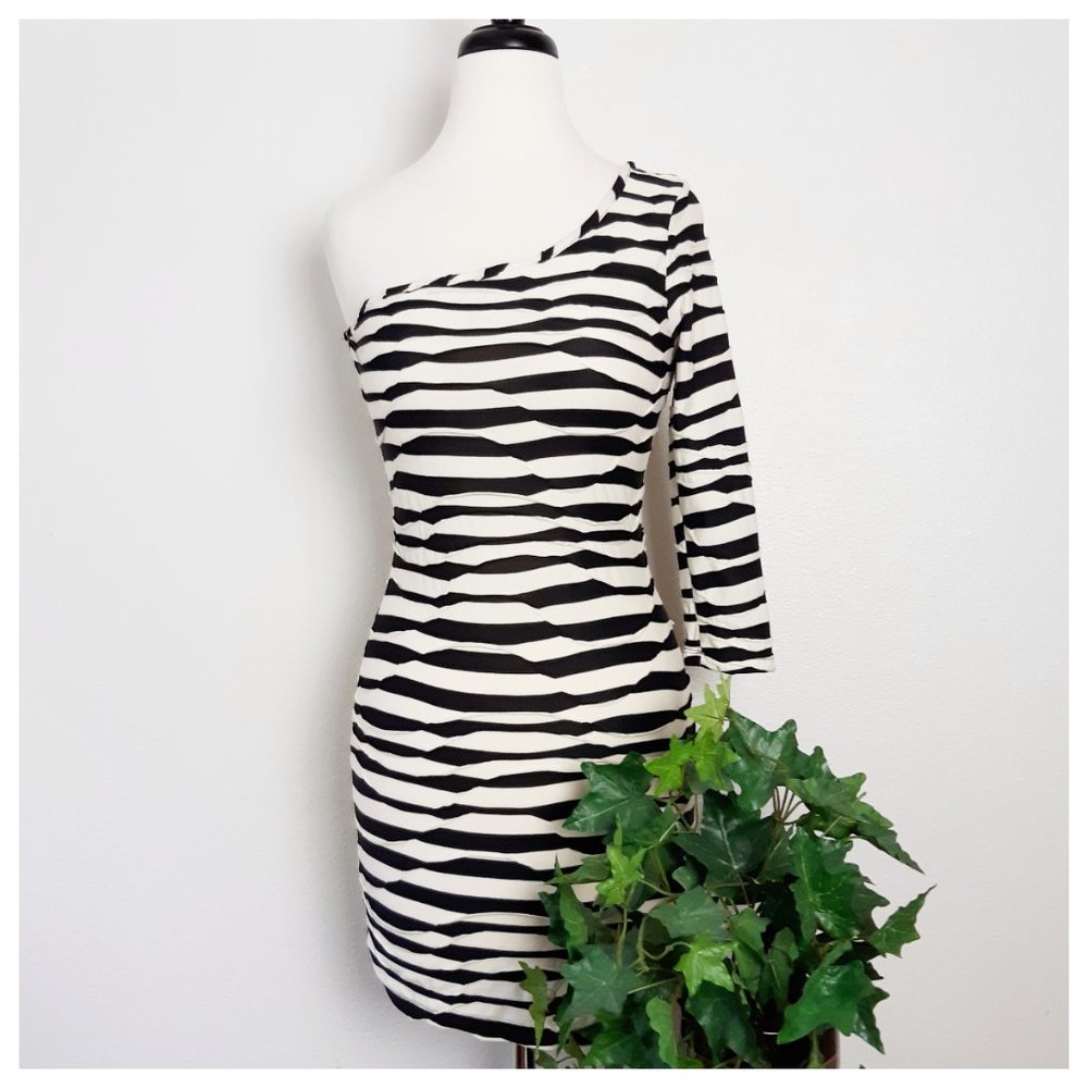 Forever 21 Mini Dress Wavy Striped One Shoulder Asymmetrical Bodycon One Sleeve